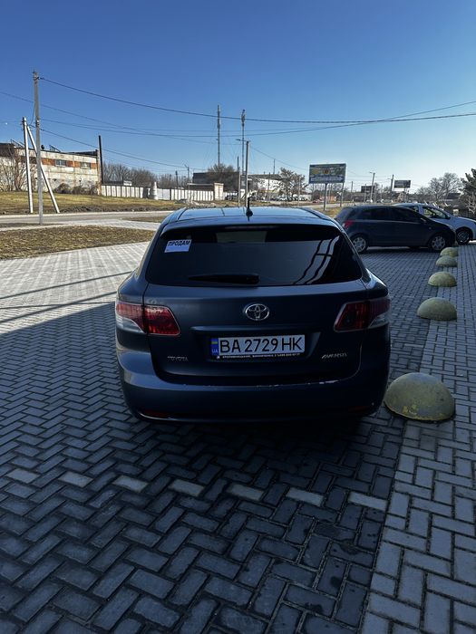 Toyota Avensis 1.8 бензин
