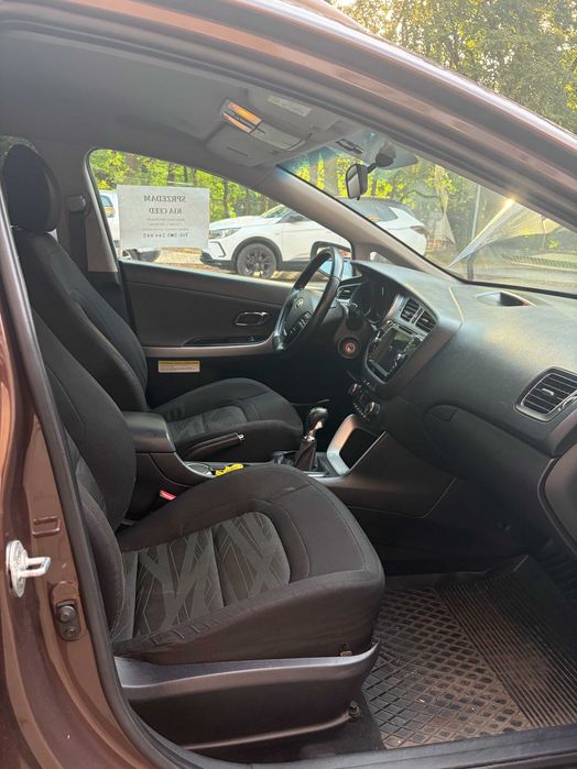Kia cee’d SW 1.6 CRDi 2014 | 221 tys. km | 2 komplety opon