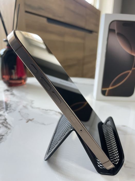 iPhone 16 pro 256 gb Desert Titanium