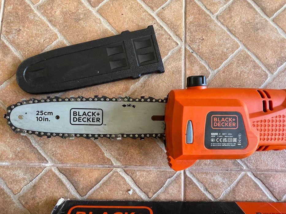 Eletrosserra telescópica BLACK + DECKER PS7525