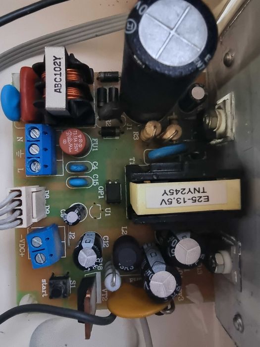 Блок безперебійного живлення trinix під АКБ 7Ач 12В