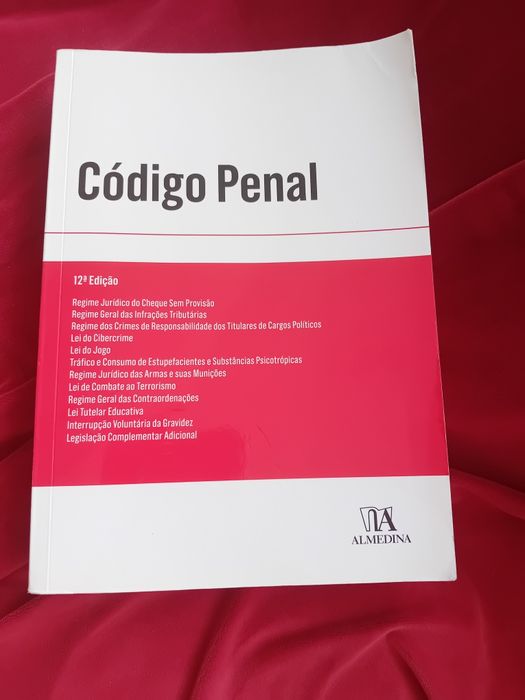 Codigo Penal, em vigor + CPA, desatualizado com remissões e sublinhados.