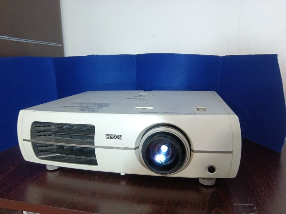 Projektor Epson EH-TW3200 Full HD uszkodzony + nowa lampa 19h (ELPLP49). Przesyłka kurierska, większa lepiej zabezpieczona paczka.