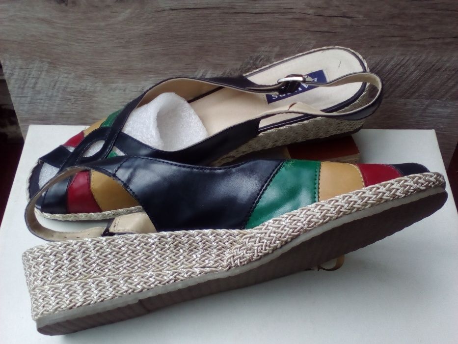 Продам босоножки шлепанцы шлепки женские