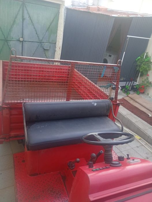 Trator pequeno super conservado