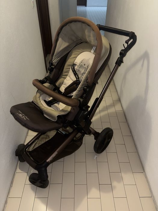 Conjunto de bebe Jané: carrinho, ovo, cadeira e base isofix.