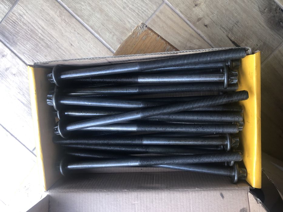 Болти міцні м12