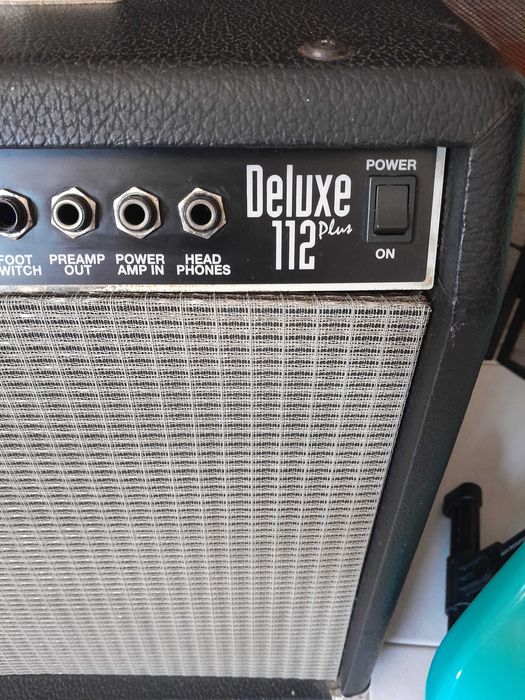 Amplificador Fender Deluxe 112 Plus (90 watts rms)