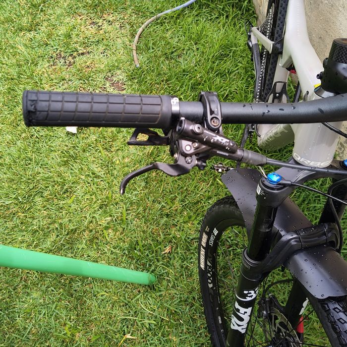 Bicicleta BTT suspensão total (L)