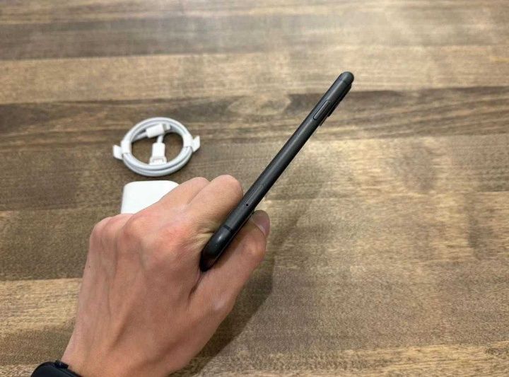 Продам айфон 11 neverlock