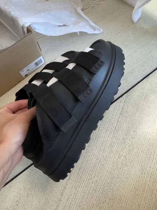 Сандалі, слайлди, шлепки оригінал UGG