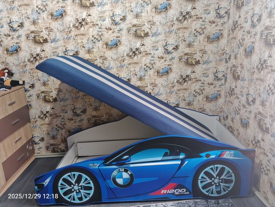 Продам кроватку машину.