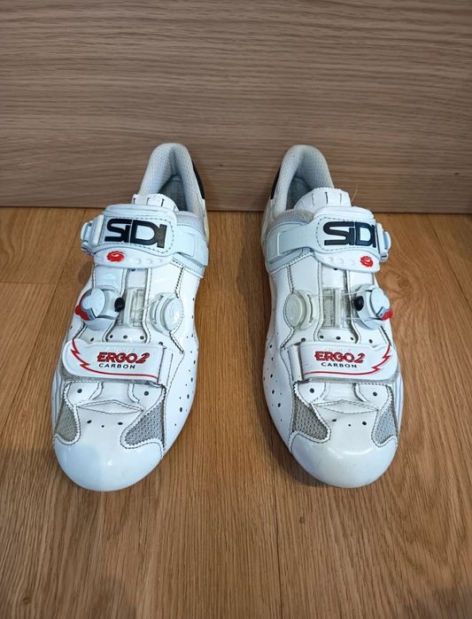 Sapatos Sidi brancos