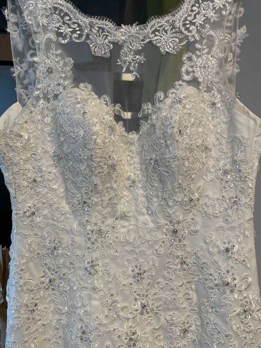 Suknia ślubna o kroju syreny w kolorze IVORY, rozmiar 36/38, używana