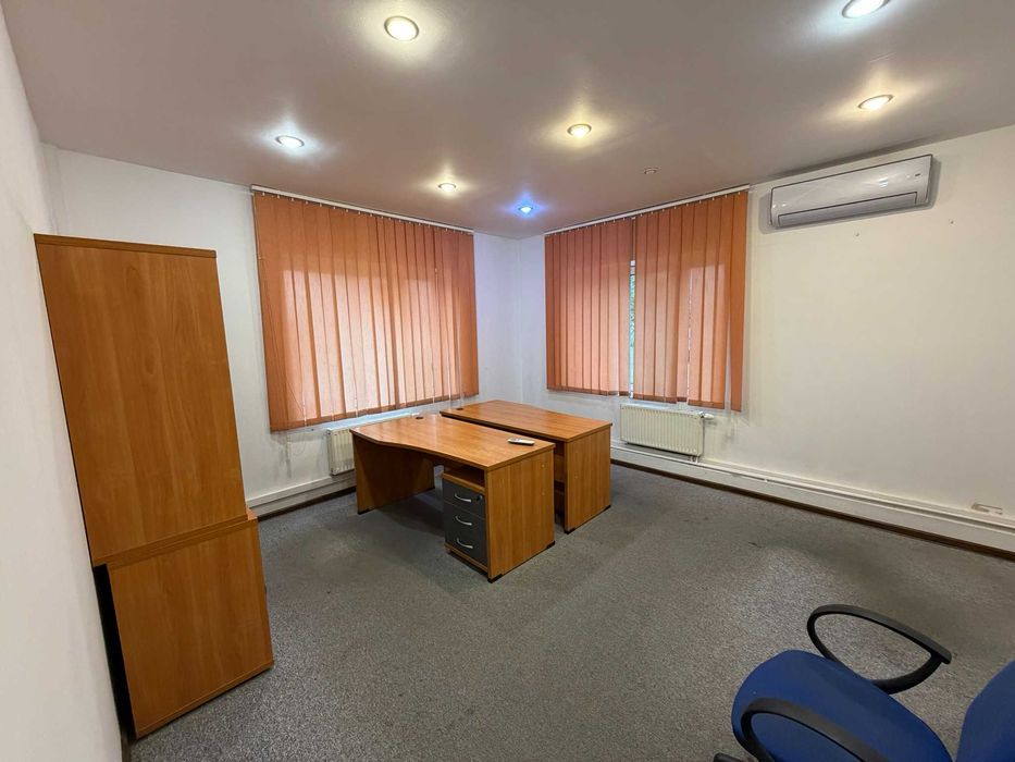 Hala biurowo-magazynowa 900m² blisko trasy S2