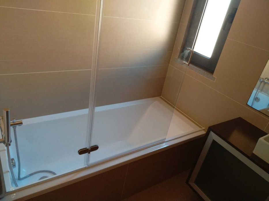 Arrenda-se apartamento T2 junto ao campo futebol de  Tires