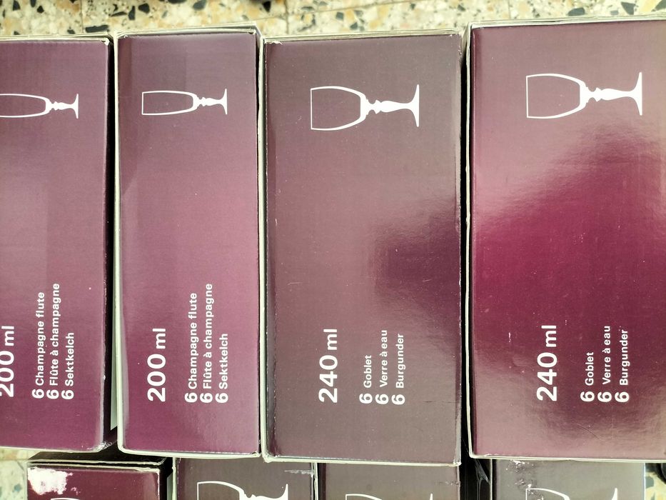 Conjunto de 48 copos de cristal Andrea