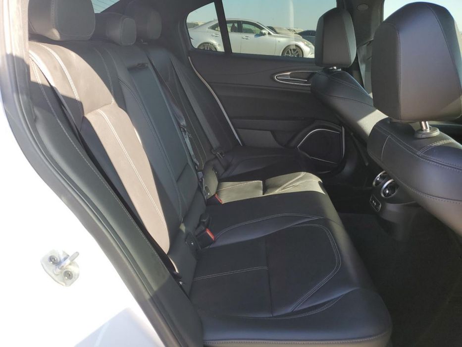 Fotele Alfa Giulia 2022 r mały przebieg