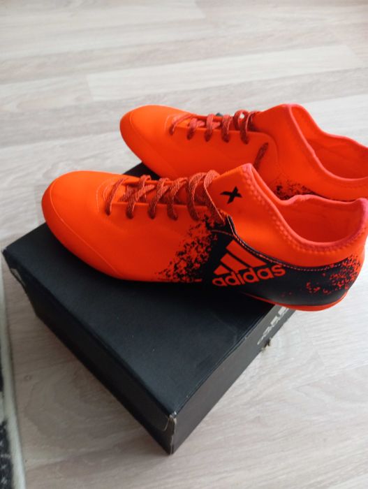 Buty na halę sportowe