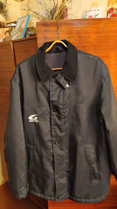 Продам демисезонную  мужскую куртку в отличном  состоянии