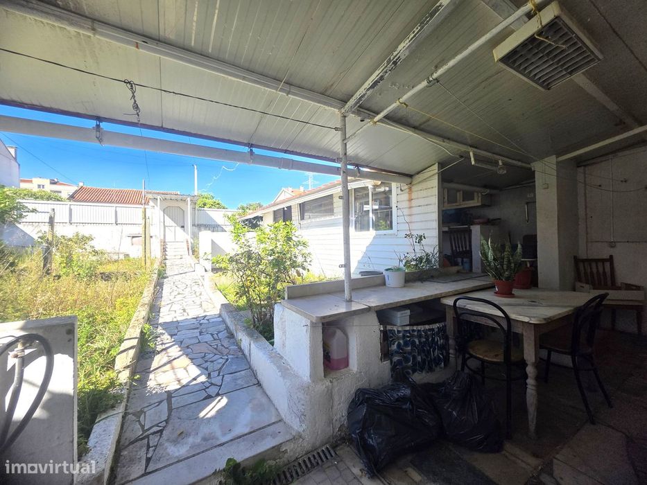 Lote de Terreno com Moradia – Oportunidade de Investimento