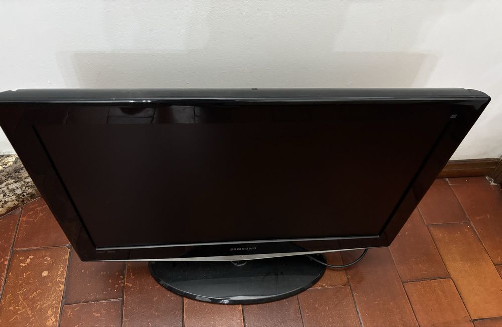 Tv LCD Samsung 40” avariada