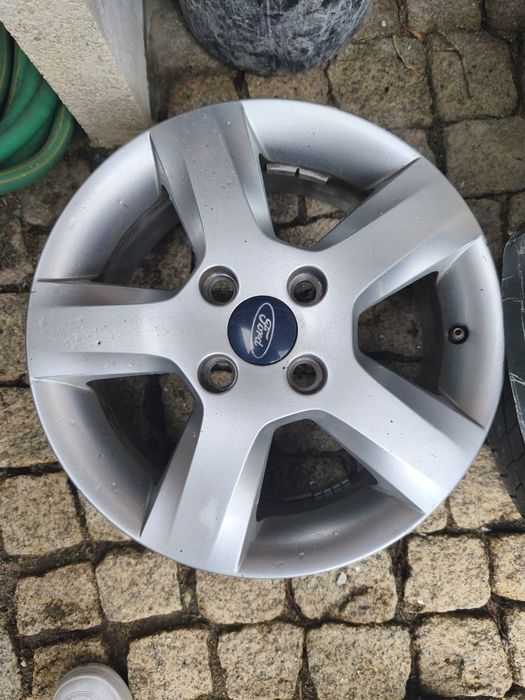 3 Jantes 15 polegadas Ford e pneu suplente
