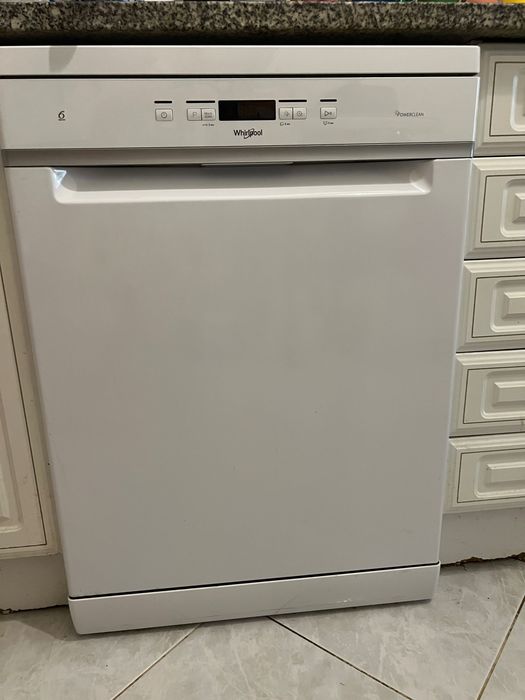 Máquina de Lavar Louça Whirlpool 6º Sentido – Excelente estado.