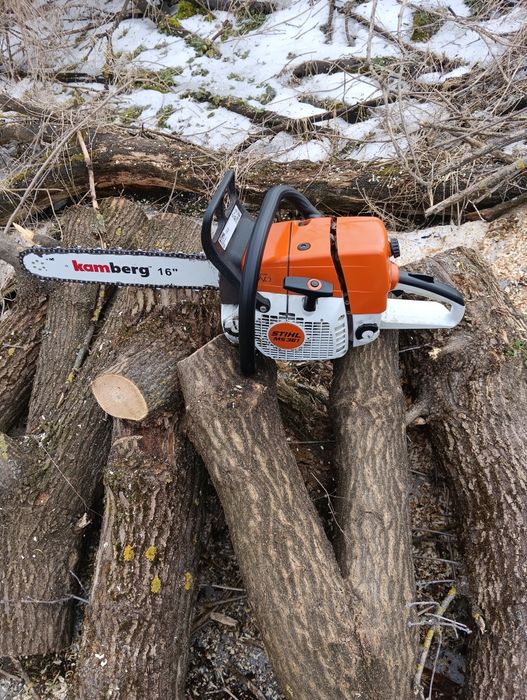 Пиляю,рубаю дрова