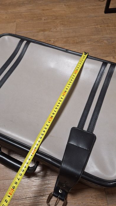 Чемодан великий.