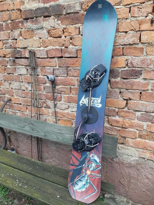 Deska snowboardowa z wiązaniami 148cm