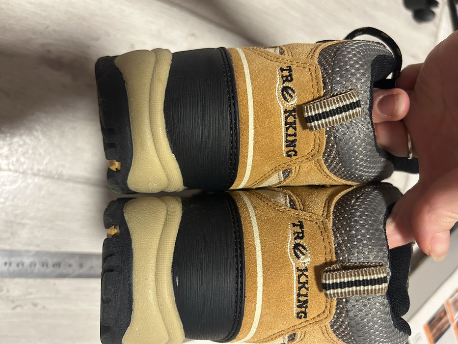 Трекінгрві черевики, нові.