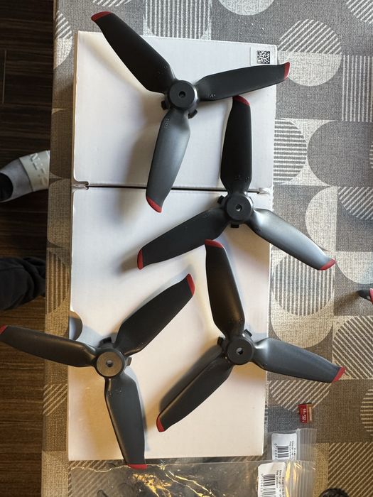DJI Avata i DJI FPV komplet z goglami i pilotami
