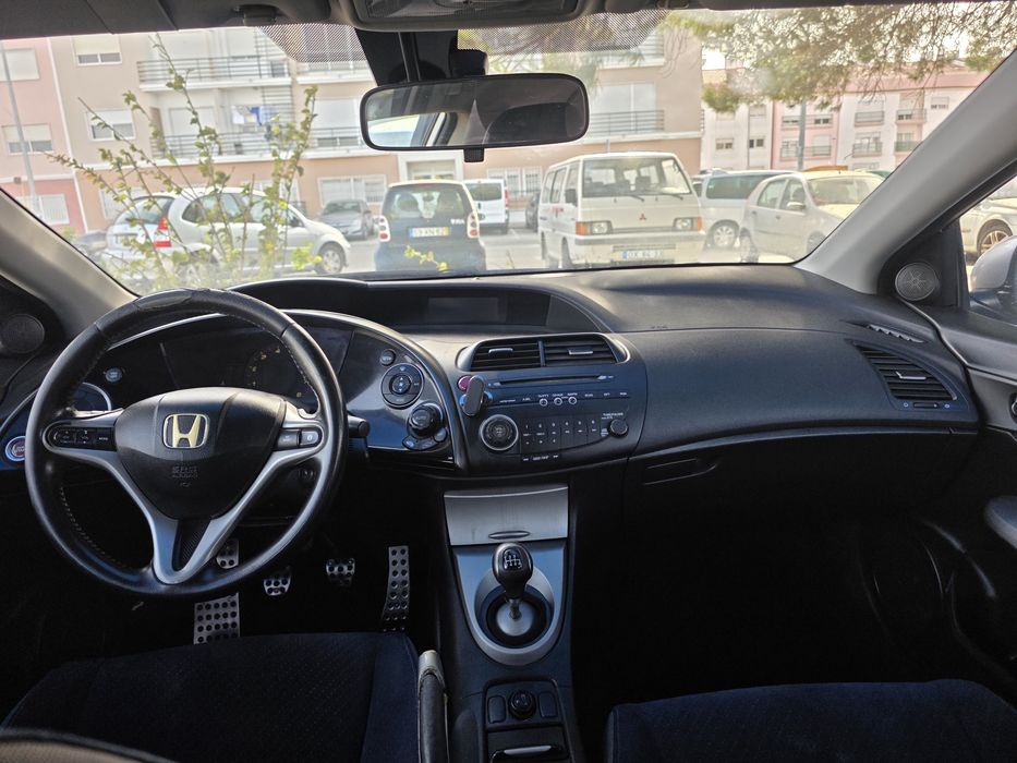 Honda Civic 1.4 i-DSI (2007) – Fiabilidade Japonesa Excepcional