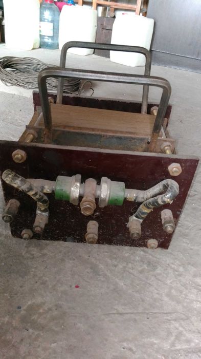 Продам мощный сварочно-пусковой аппарат (220/12).