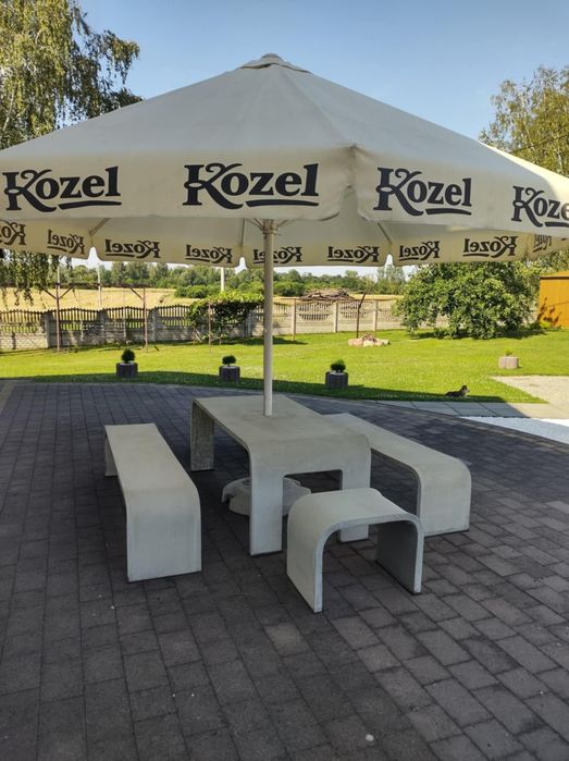 Komplet ogrodowy z parasolem