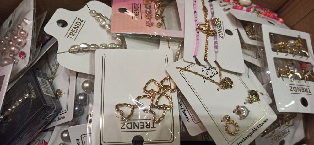 Mix biżuterii 100 opakowań