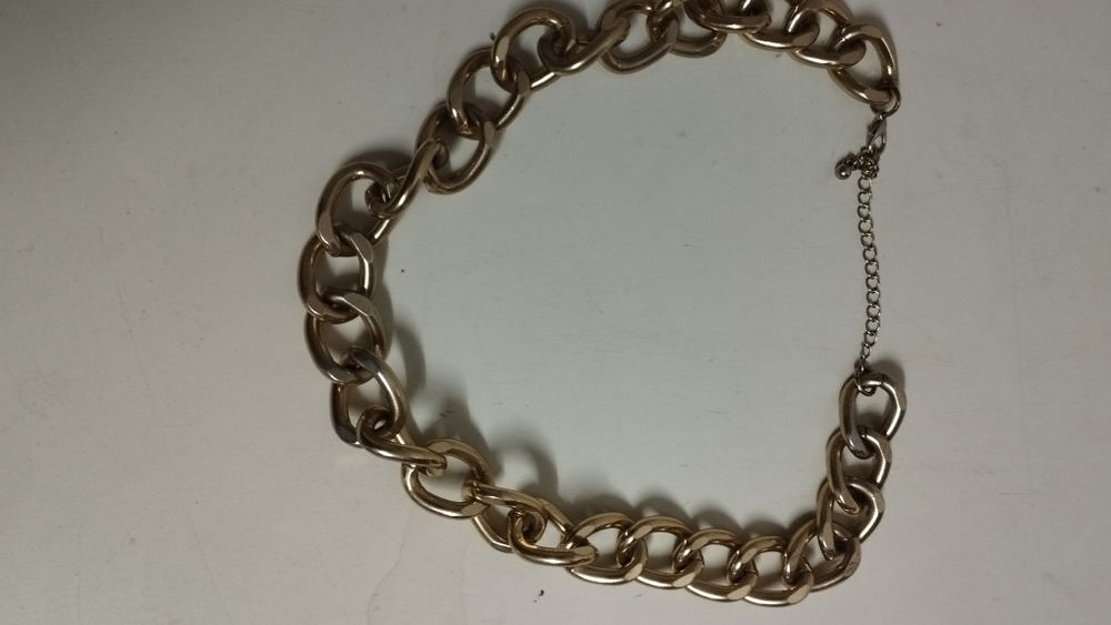 Colares correntes e gargantilha lindos e novos