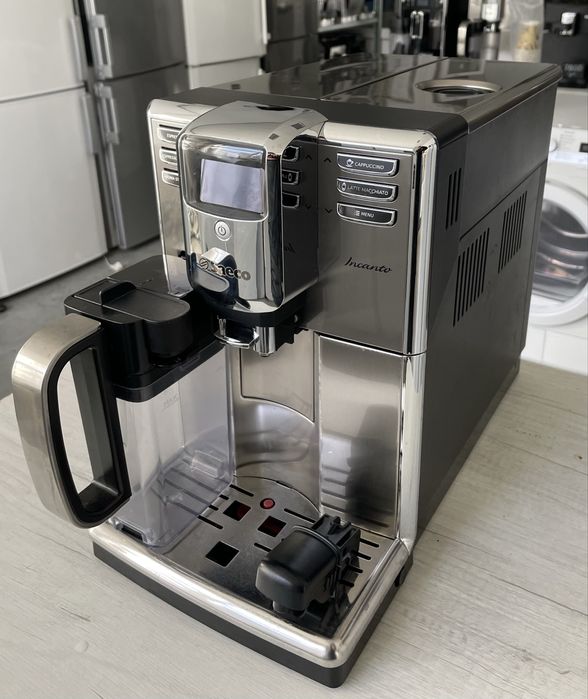 Кофемашина Saeco Incanto из Германии обслужена гарантия новый молочник