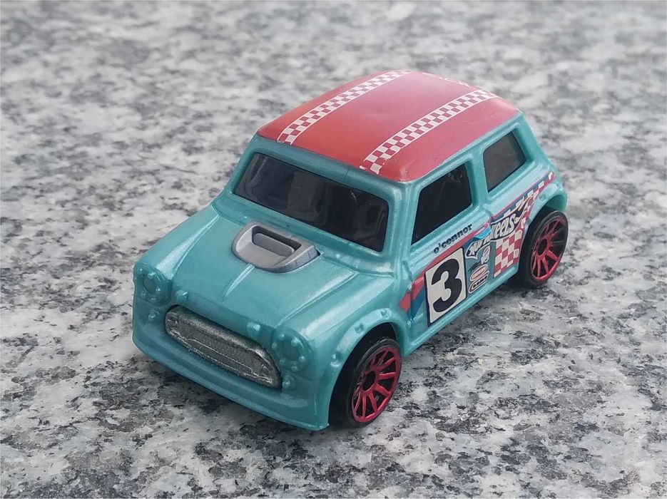 Hot Wheels - Morris Mini (2011)