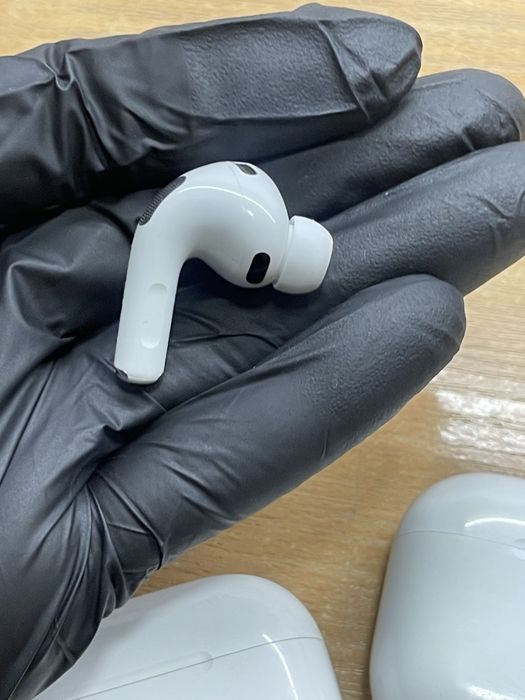 Правый наушник AirPods Pro 3