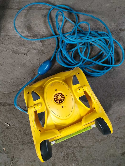 Odkurzacz do czyszczenia basenów Dolphin Swash CL