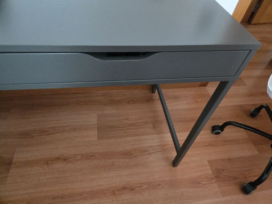 Secretaria ikea em  ótimo estado, pouco uso