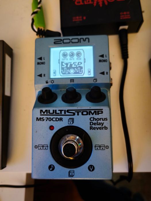 Pedal ZOOM CDR70 multi-efeitos stereo
