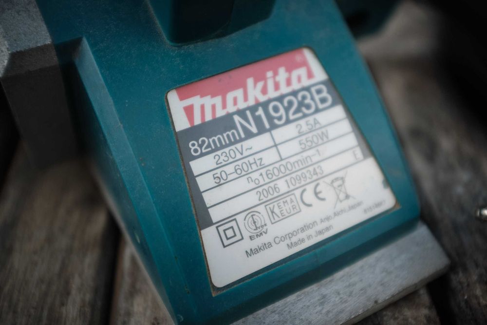 Plaina Makita N1923B