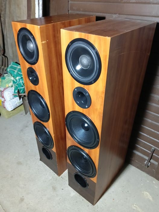 Kolumny by Young Boy