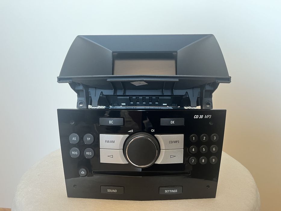 Radio CD30 MP3 z wyświetlaczem BID i ramką Astra h komplet