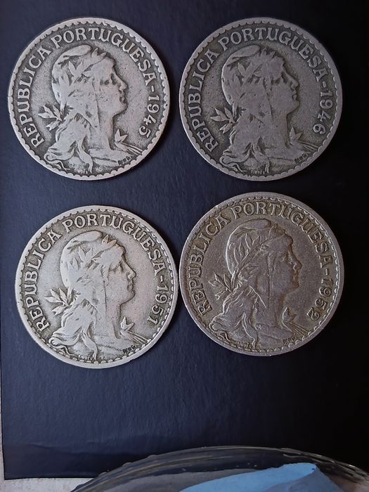 Moedas de 1 Escudo Anos 1845,46,51 e 52 / Alpaca