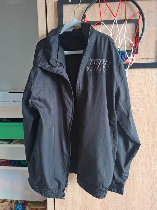 Kurtka chłopięca wiatrówka Nike 146
