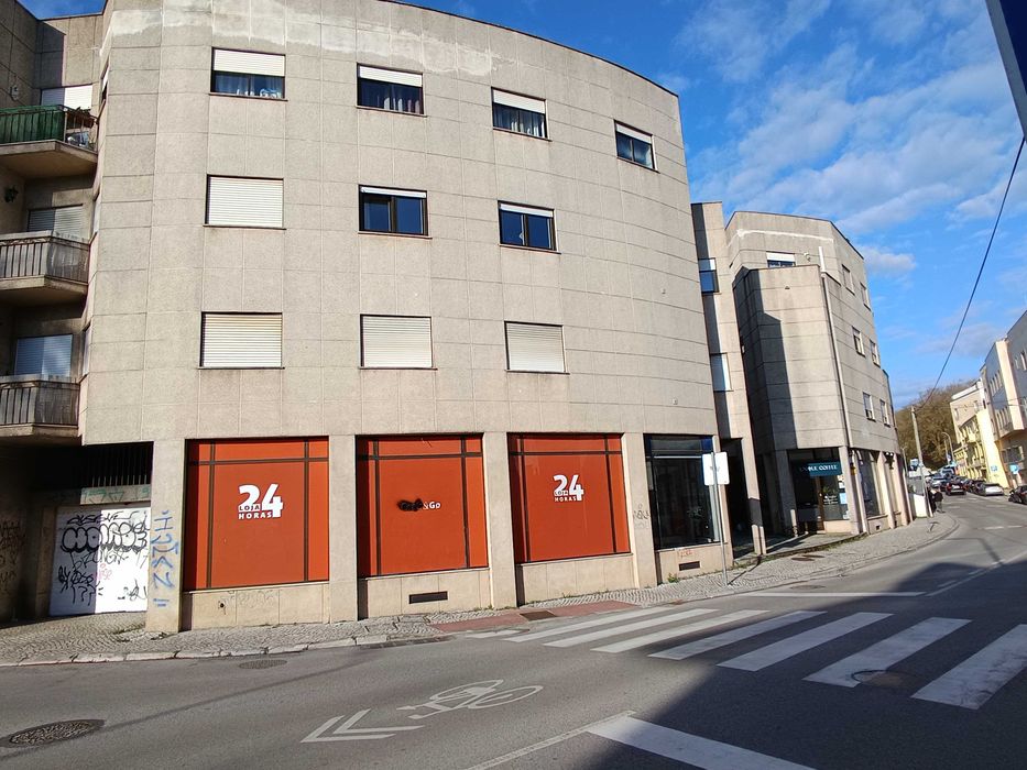 T2 renovado com ótima localização e exposição solar — Caldas Da Rainha - Nossa Senhora Do Pópulo, Coto E São Gregório, Leiria